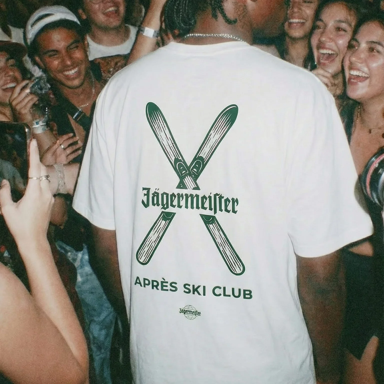 Après Ski Club "Skis" T-shirt - Image 3